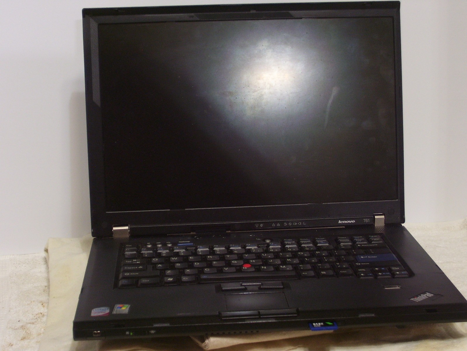 IBM Lenovo ThinkPad T61 15″ Widescreen, Windows 11 x64, 240GB SSD, 8GB RAM, 2GHz