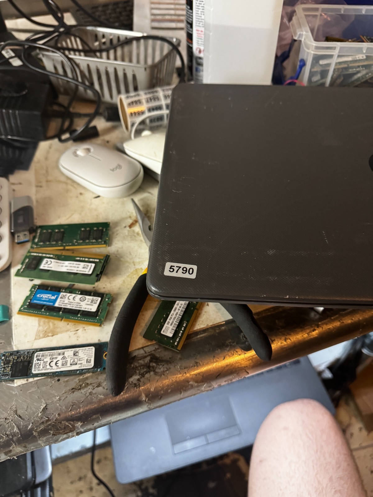 HP 255 G6 AMD E2-9000e Radeon R2 1TB HDD 8GB RAM Laptop Win11 Pro #5790