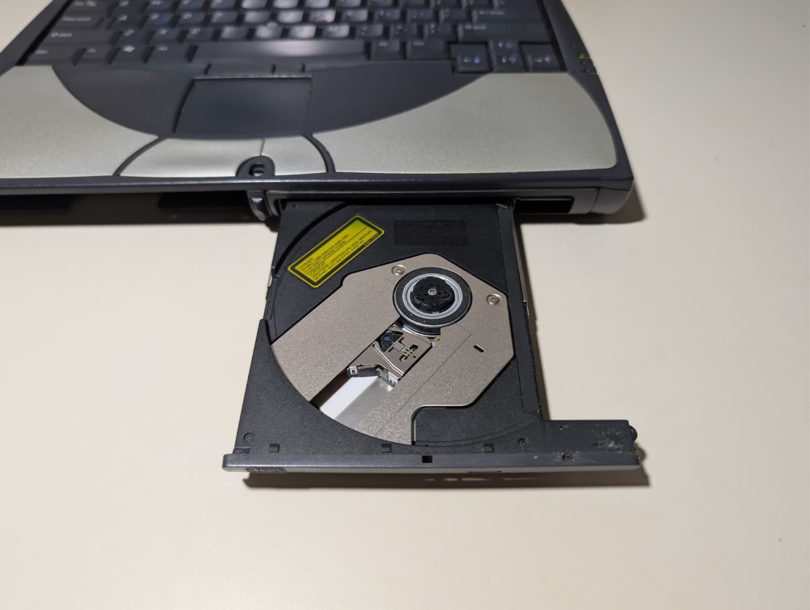 Read! Dell Inspiron 4150 | Intel Pentium IV 768MB RAM NO HDD | Locked Bios | DVD