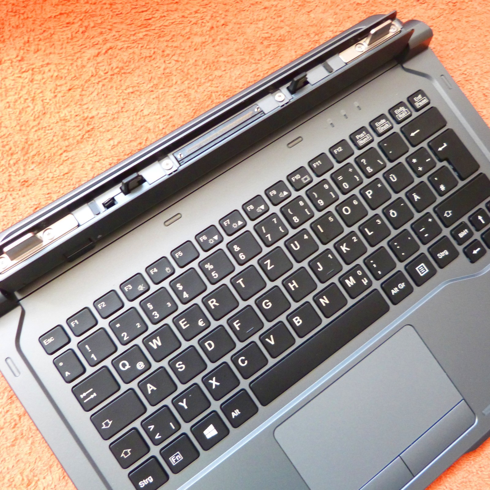 Fujitsu Q616 PRO Convertible Tablet PC 11″ TOUCH l Core M7 Windows 10 SSD