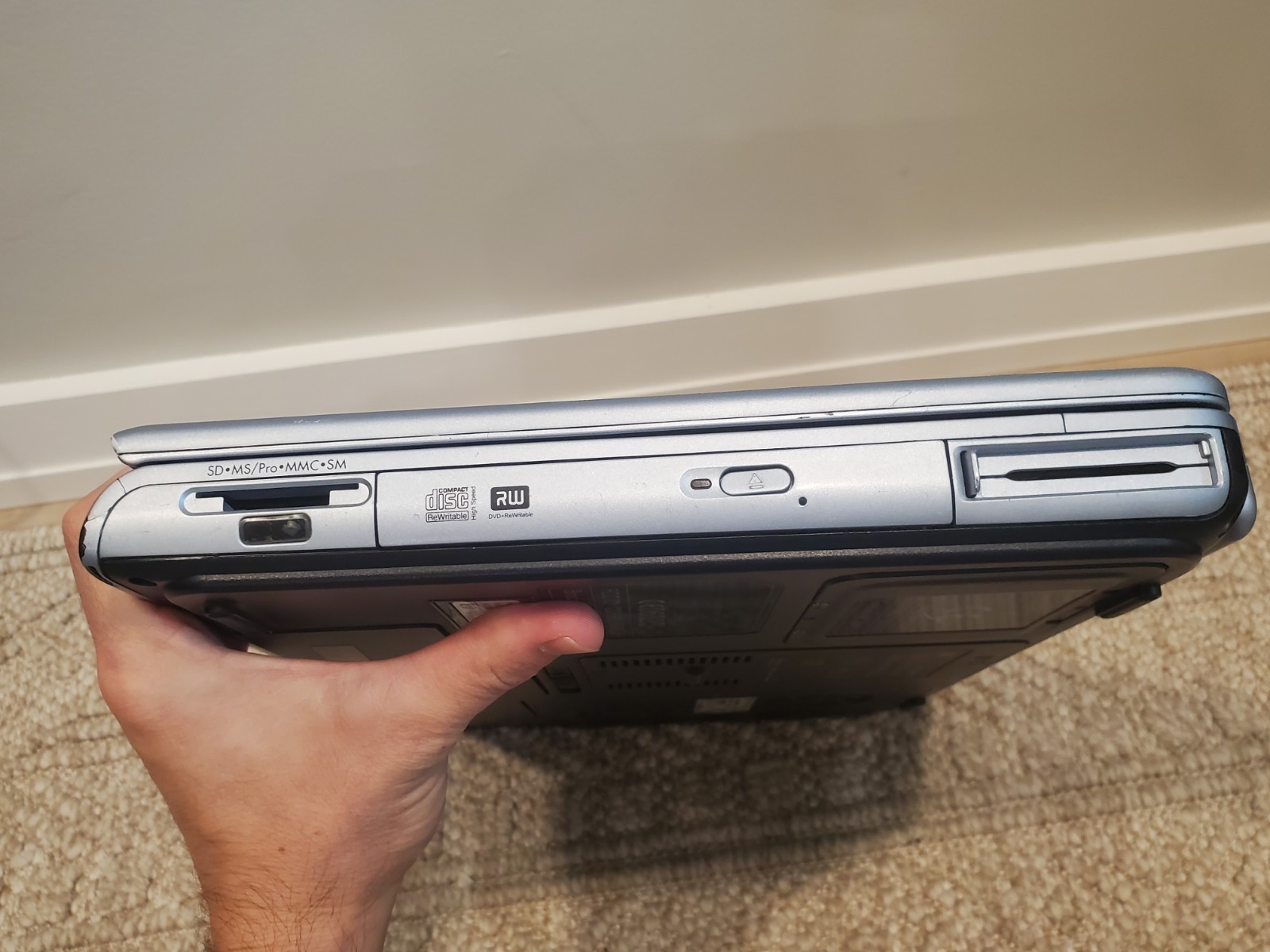 HP Pavilion ZD7000 17in Intel P4 3GHz 512mb 40GB – Powers On – *PARTS OR REPAIR