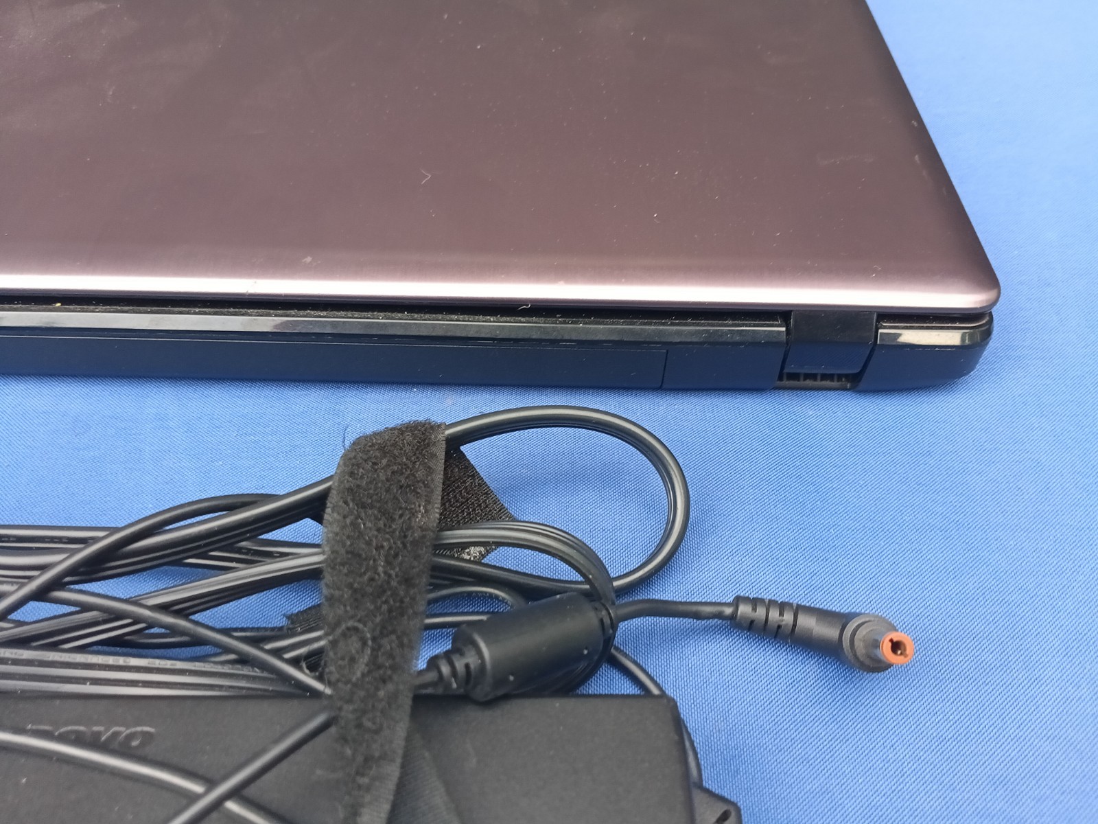 Lenovo Ideapad Z580 15″ Laptop With Charger! Fully Functional