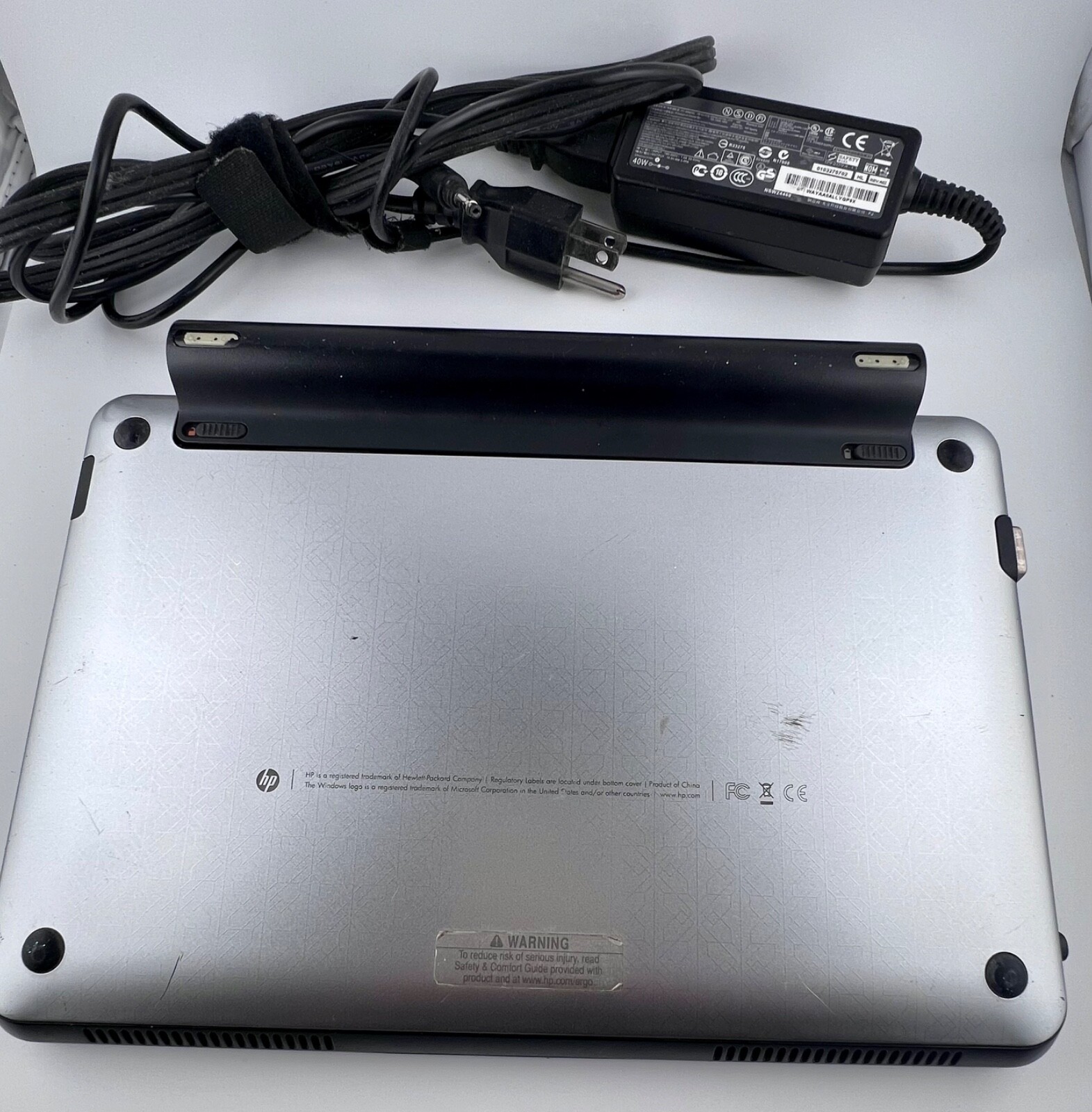 HP Mini 210–1055 NR Laptop Battleship CNF0039477 Intel Atom Windows 7 Computer