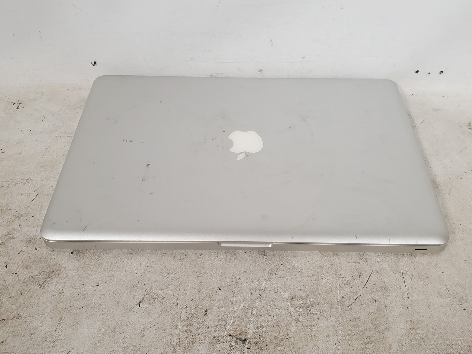 Apple A1286 15″ MacBook Pro Laptop Computer Silver No HDD