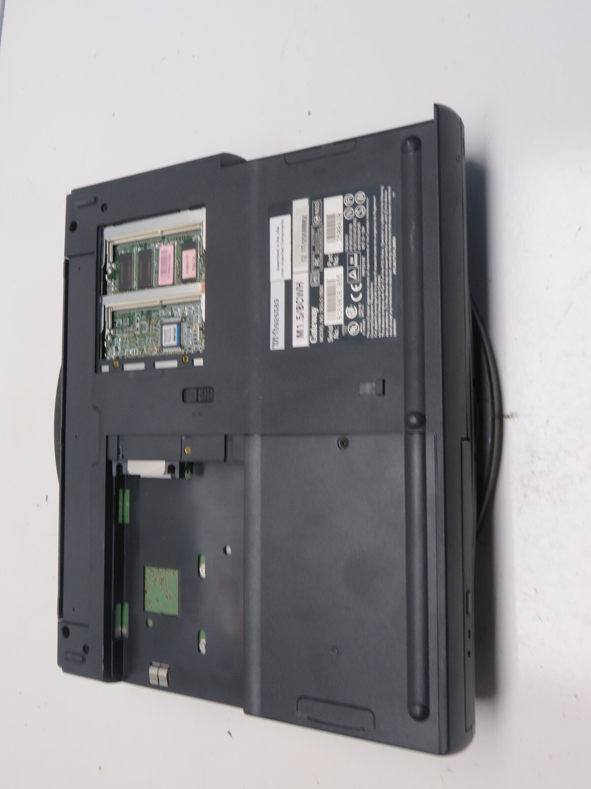 Gateway Solo 2500 Intel Pentium 200 MHz 32 MB NO HDD No Batt
