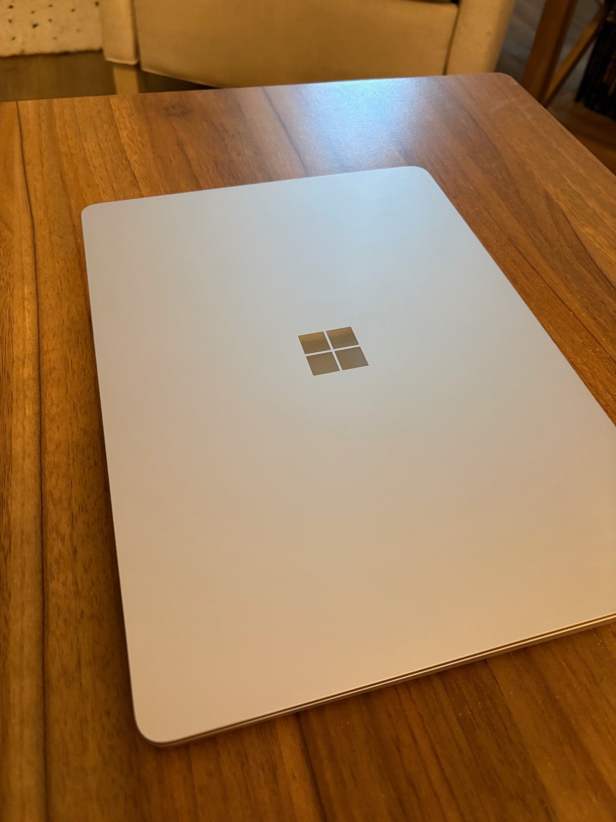 Microsoft Surface Laptop 7th Edition 13.8″ Snapdragon X 3.4GHz 16GB RAM 256 GB