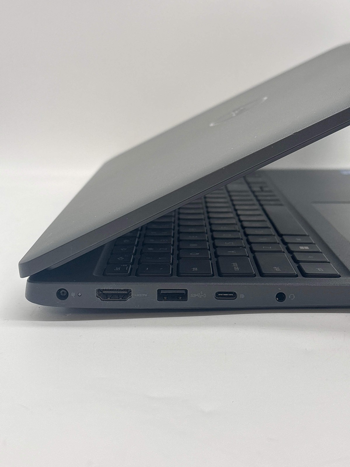 Dell Latitude 3540 15.6″ Intel Core i5-1335U 8GB RAM 256GB SSD Black – Used
