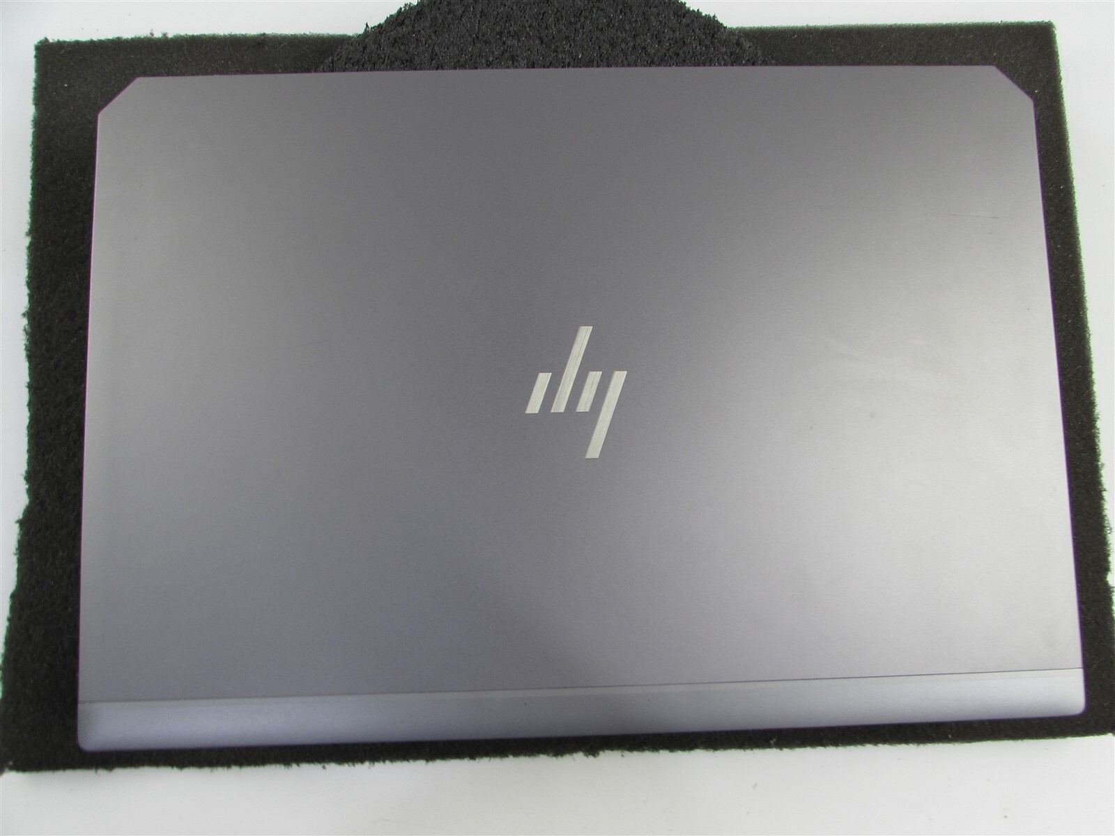 HP ZBOOK 17 (G6) 17.3″ FHD CORE I7-9850H 512GB SSD 32GB RAM RTX 4000 NO O.S