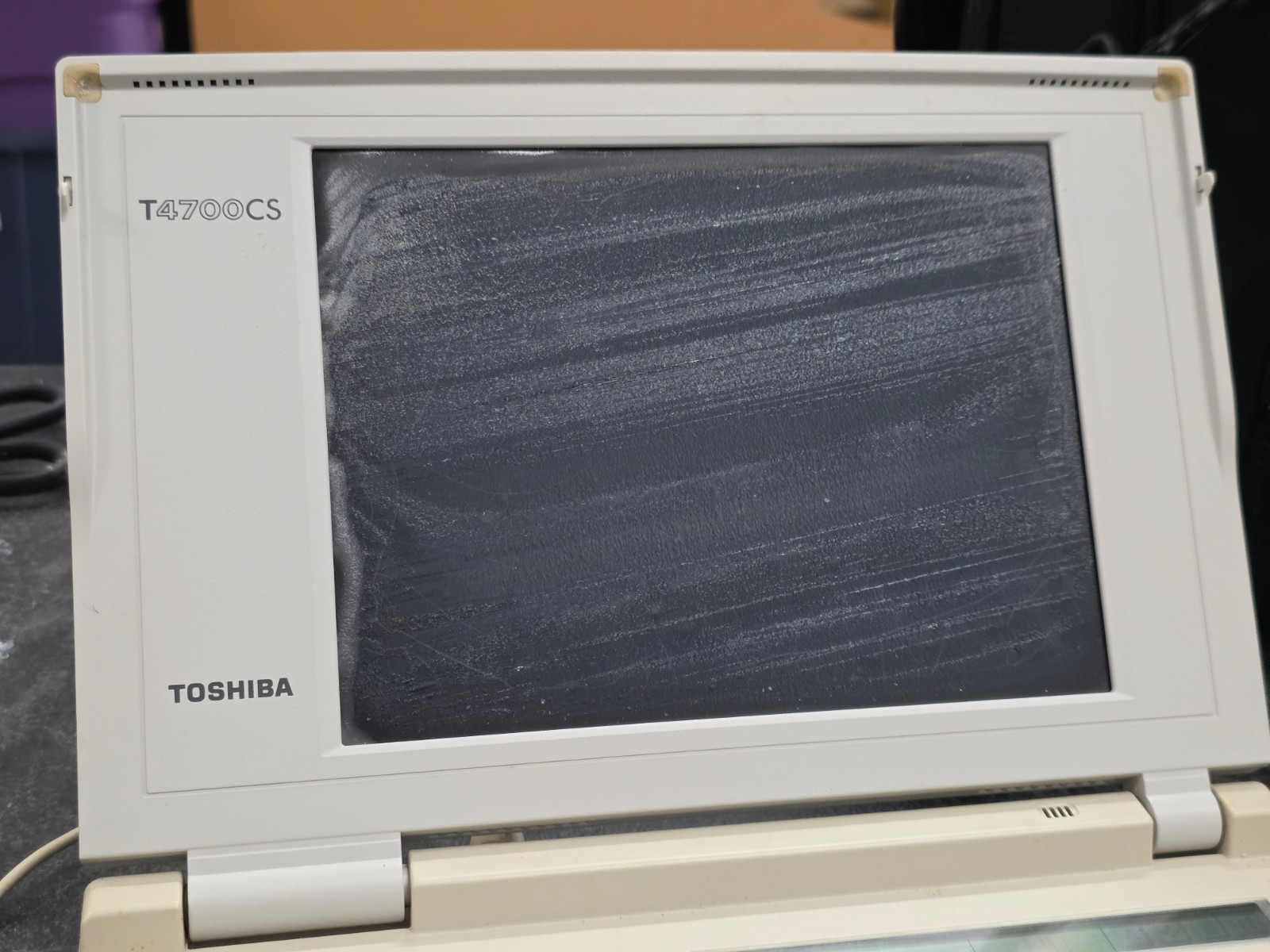 9.5″ Toshiba Laptop T4700CS – Intel 486DX2, 8MB – No power!!