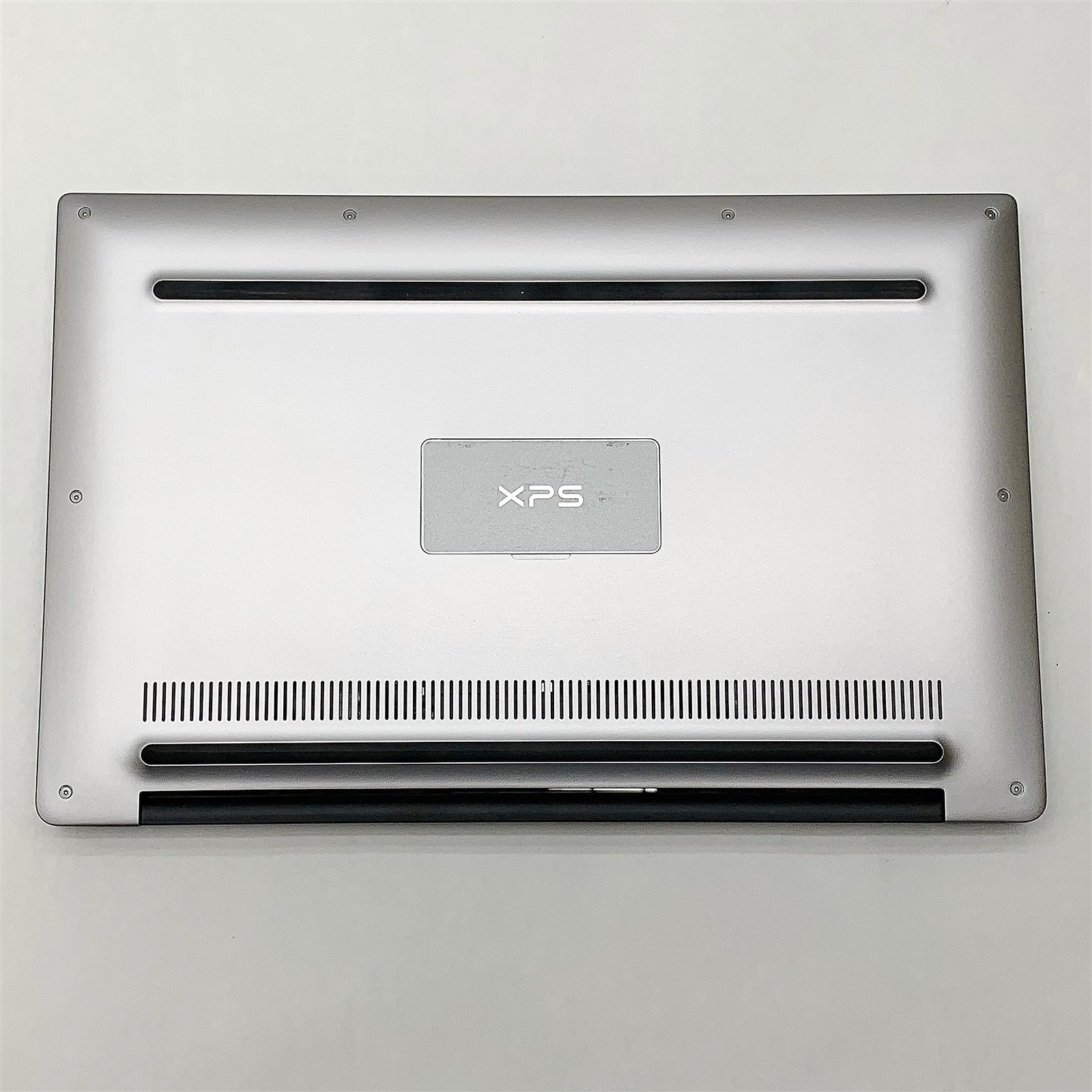 Dell XPS 9350 Laptop Intel i7 6560U 2.20GHZ 13.3″ Touch QHD+ 8GB NO HDD Parts