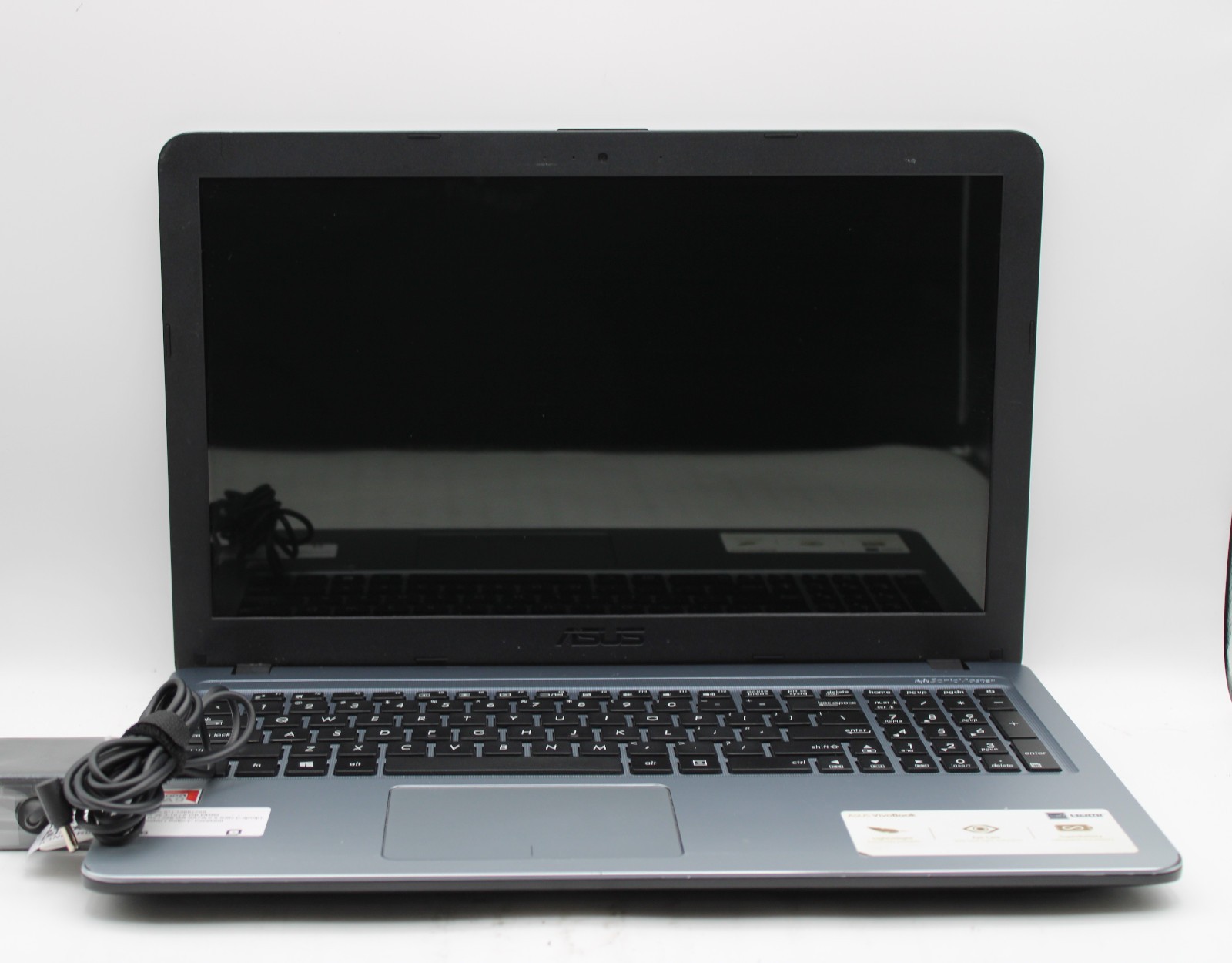 Asus Vivobook 15 X540B AMD A9 @ 3.1 GHz 8GB RAM 256GB SSD AMD Radeon No OS