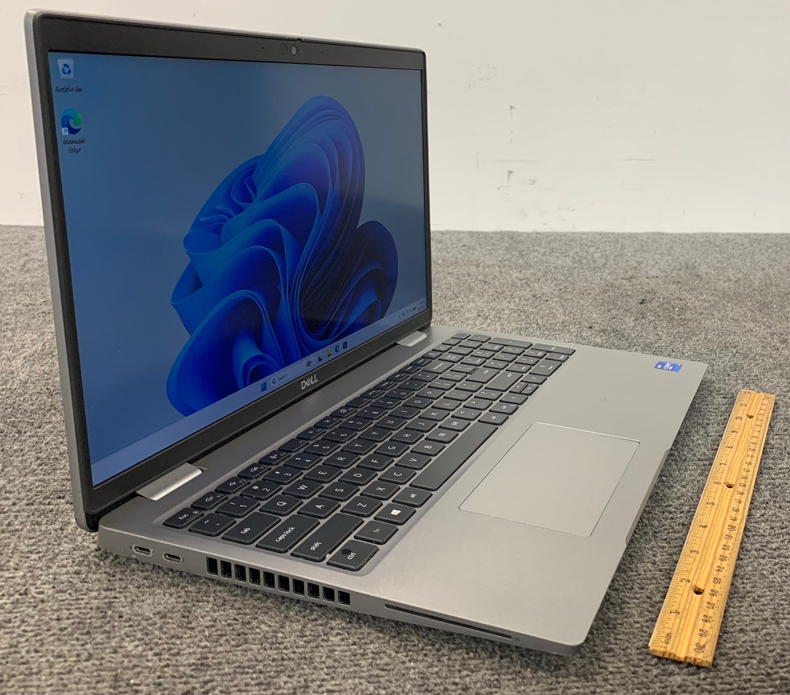 Dell Latitude 5520 15.6″ Laptop i7-1185G7 16GB RAM 512GB NVMe