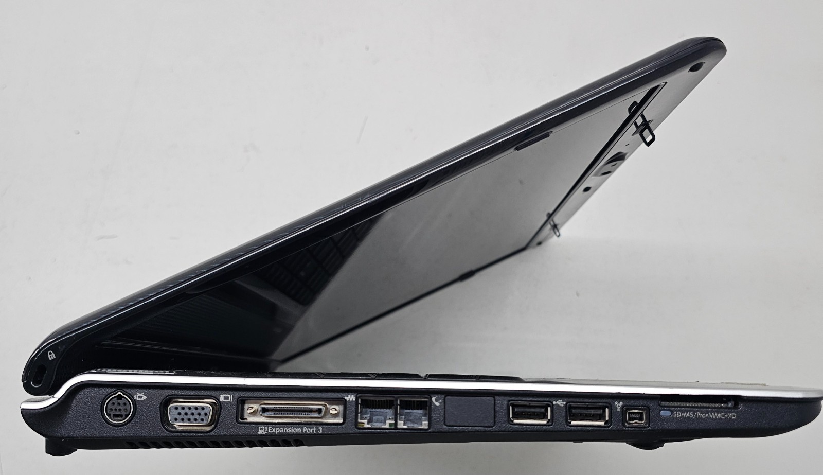 HP Pavilion dv9700 17″ Laptop AMD Turion 64 x2 NO RAM/HD/OS/POWER (FL)