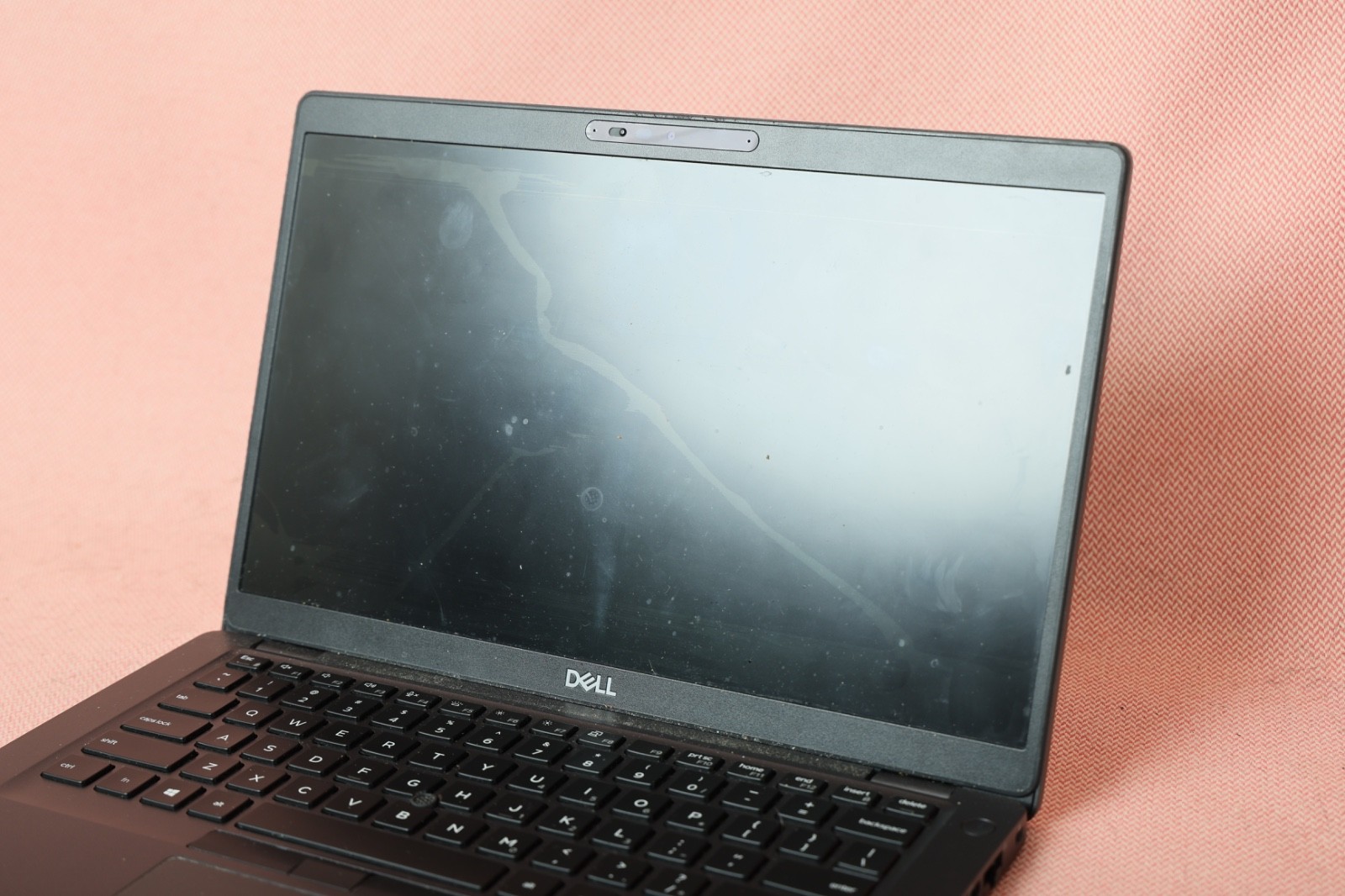 Dell Latitude 5400 14″ 1.6GHz i5-8365U No Ram No SSD Broken Screen