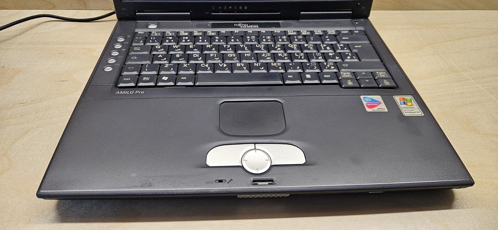 Retro Fujitsu Computers Siemens Amilo Pro V2000 / Pentium 1.5 Ghz / 256Mb Ram