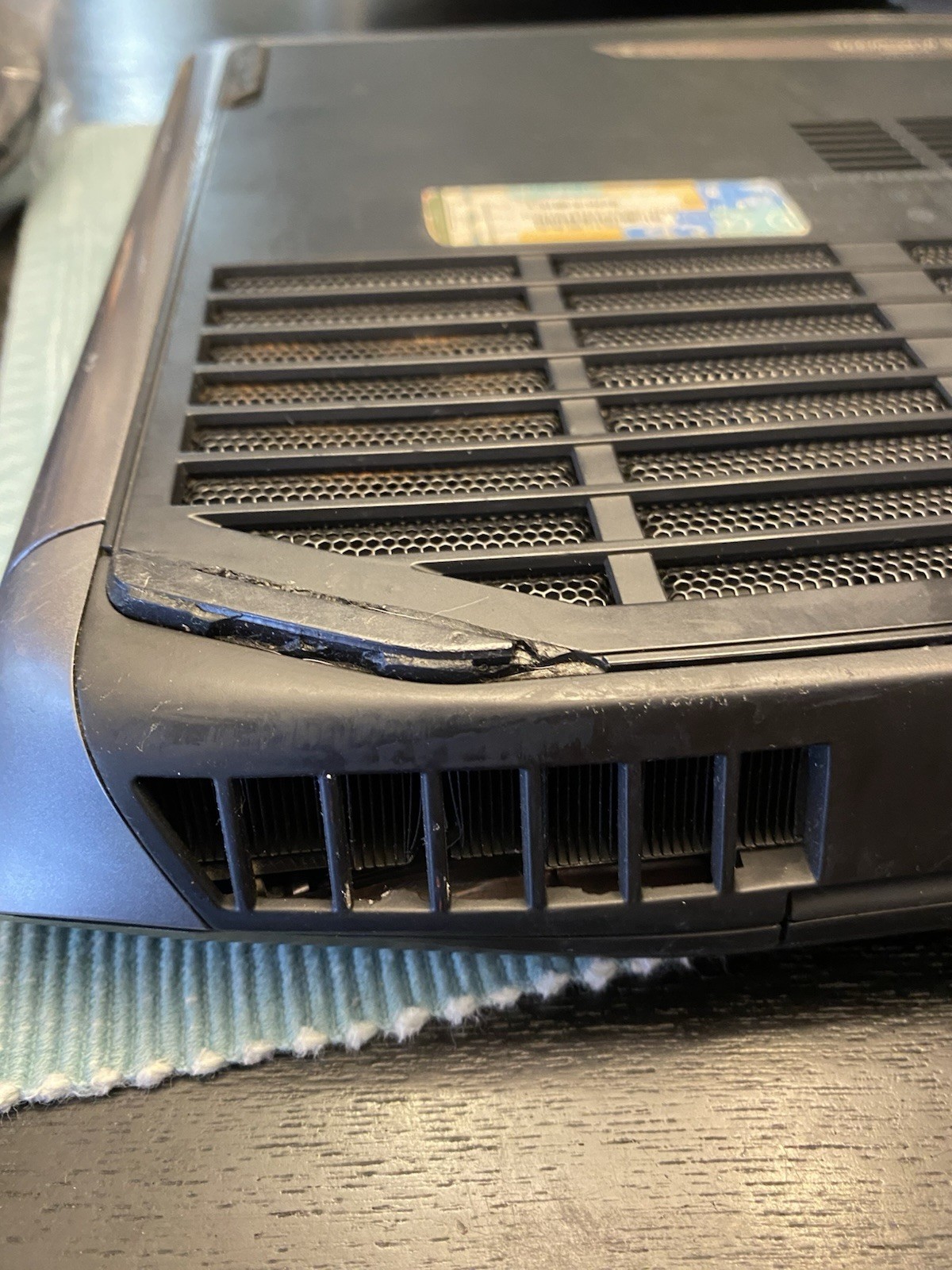 Alienware17 P18E Gaming Laptop Dual Nvidia GeForce GTX 860M 19.5V/9.23/12.3 A 17