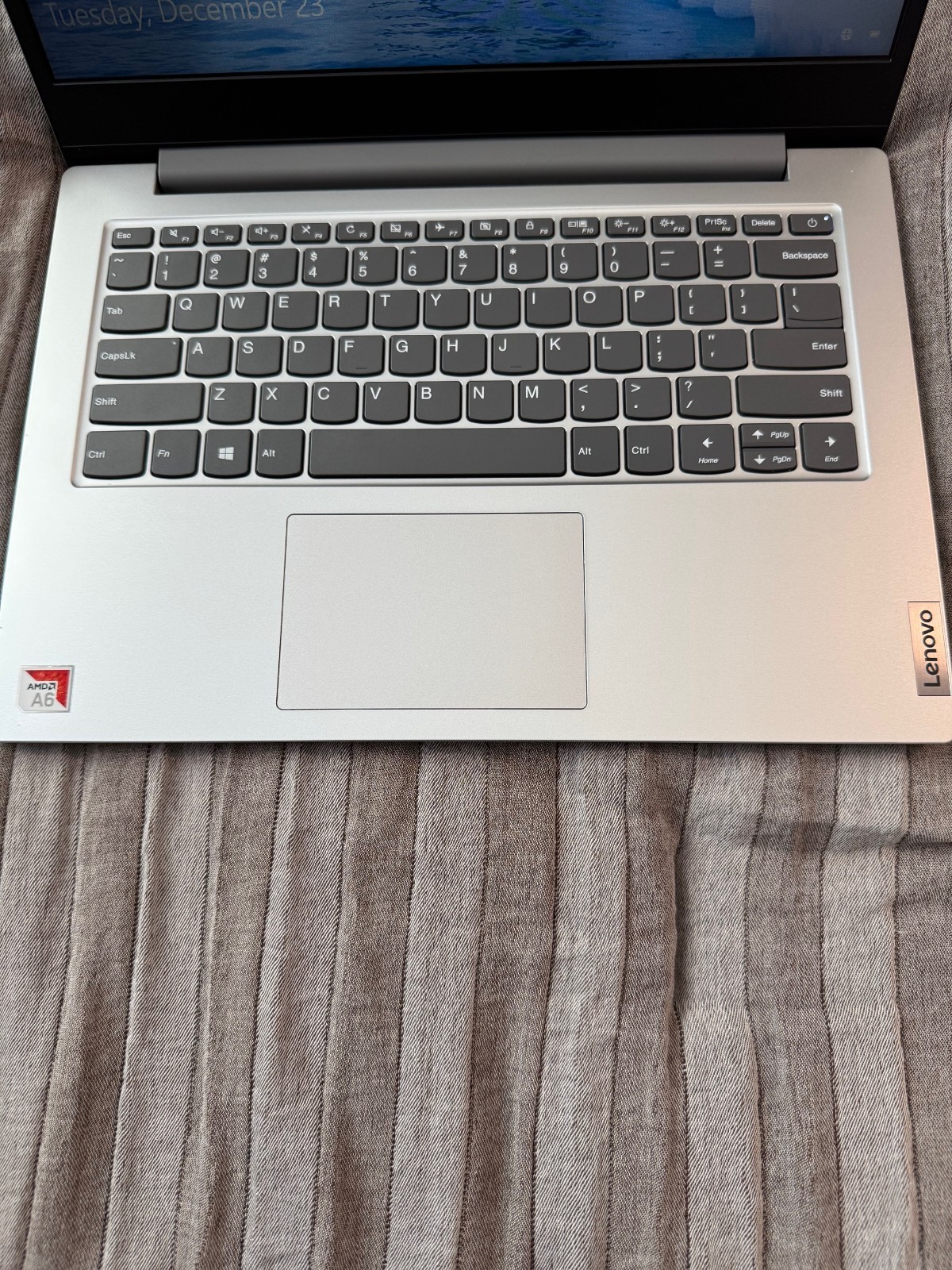 Lenovo IdeaPad 14″ (64GB,AMD A6,1.6 GHz,4GB RAM) Laptop – Platinum Grey