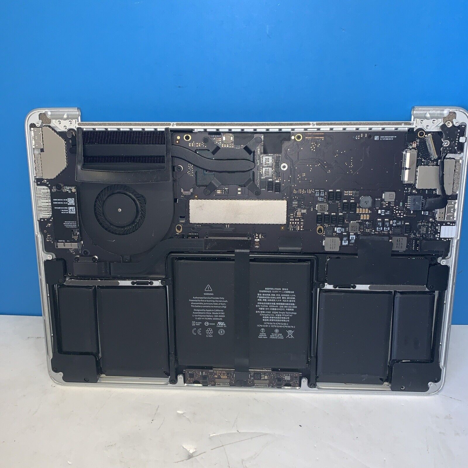 Apple MacBook Pro Retina 13″ A1502 Top Case w/ mainboard/ Keyboard & Trackpad