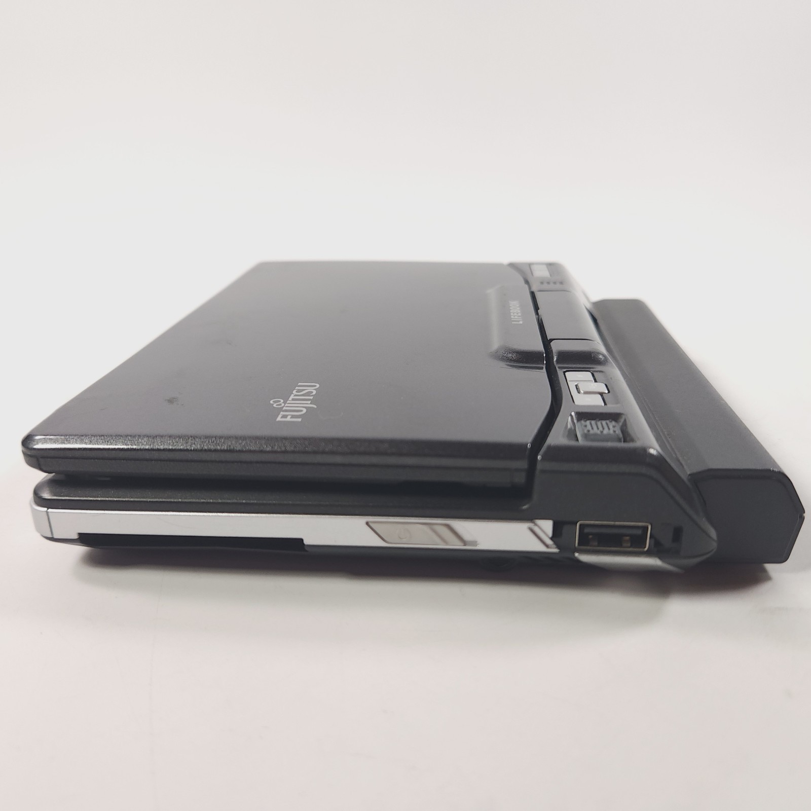 Retro Gaming Laptop Fujitsu U810 Intel 800 MHz 1 GB RAM 35 GB HD Windows XP Pro