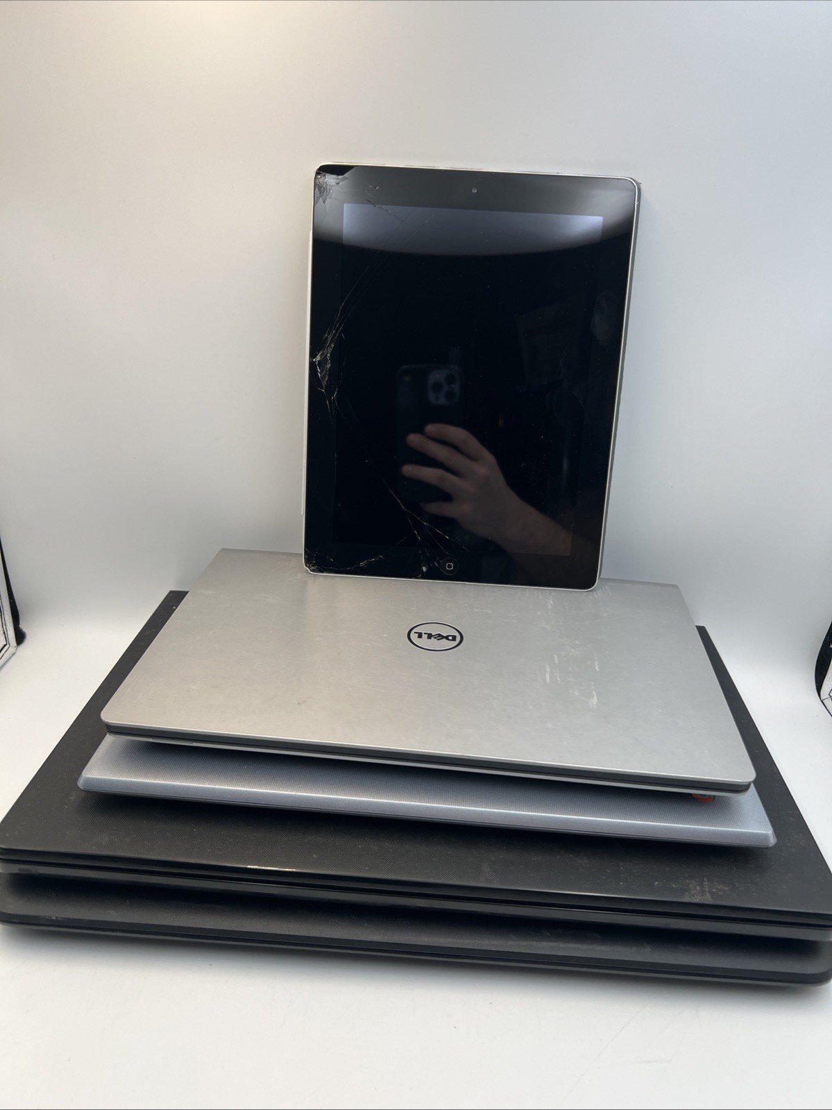 4 Laptops 1 iPad For Parts/Repair – Dell – Apple – Toshiba – Hp