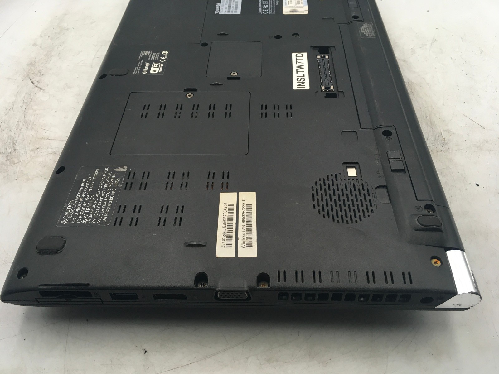 TOSHIBA TECRA R850 S8529 – BOOTS TO BIOS/BAD LCD – INTEL I5 2520M – 4GB RAM – BB