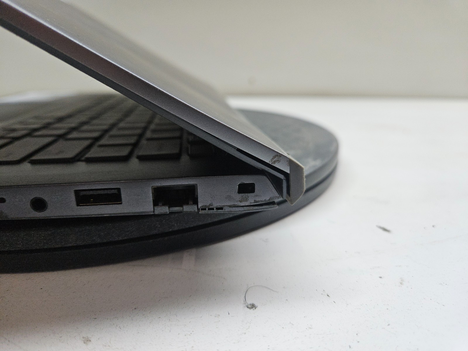 Dell Vostro 5402 Intel Core i7-1165G7 2.8GHz 16GB NO HDD