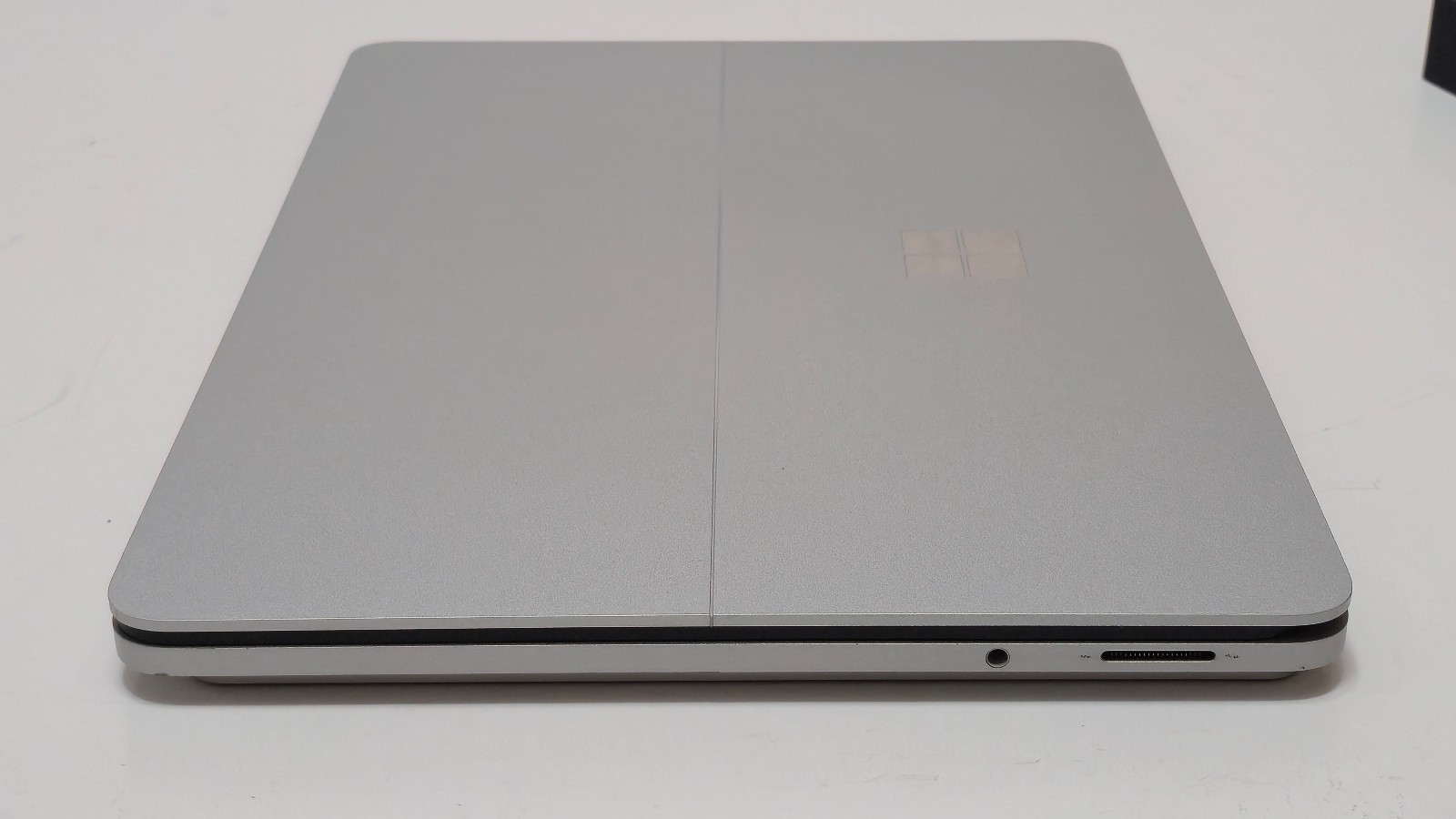 Surface Laptop Studio 1964 Core i7-11370H 32GB RAM 1TB SSD 14.4″ A2000 GPU 4 GB