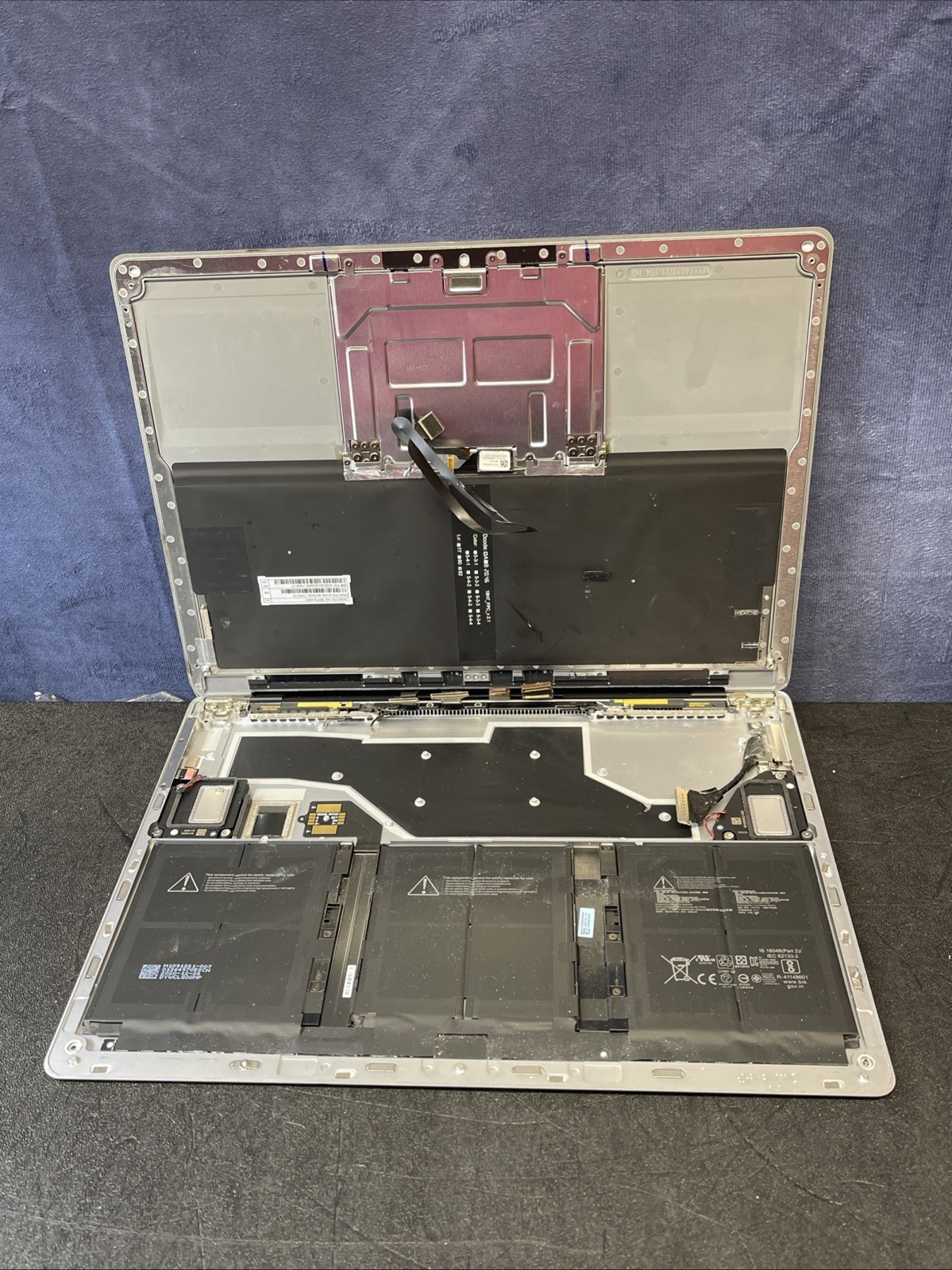 Microsoft 1867 Tested LCD Screen w/ Chassis & Battery – No Motherboard