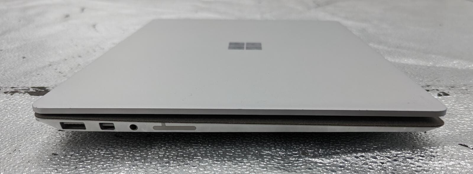 Microsoft Surface Laptop 13.5″ 256GB 8G Intel Core i5 7th Gen. 2.60 GHz *READ*