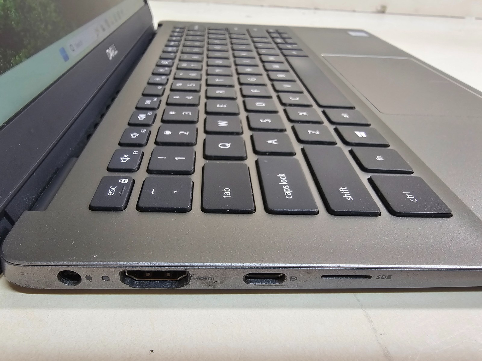 Dell Latitude 3301 Laptop – 1.8 GHz i7-8565U 8GB 256GB SSD Wi-Fi Cam 13.3″ – SP2