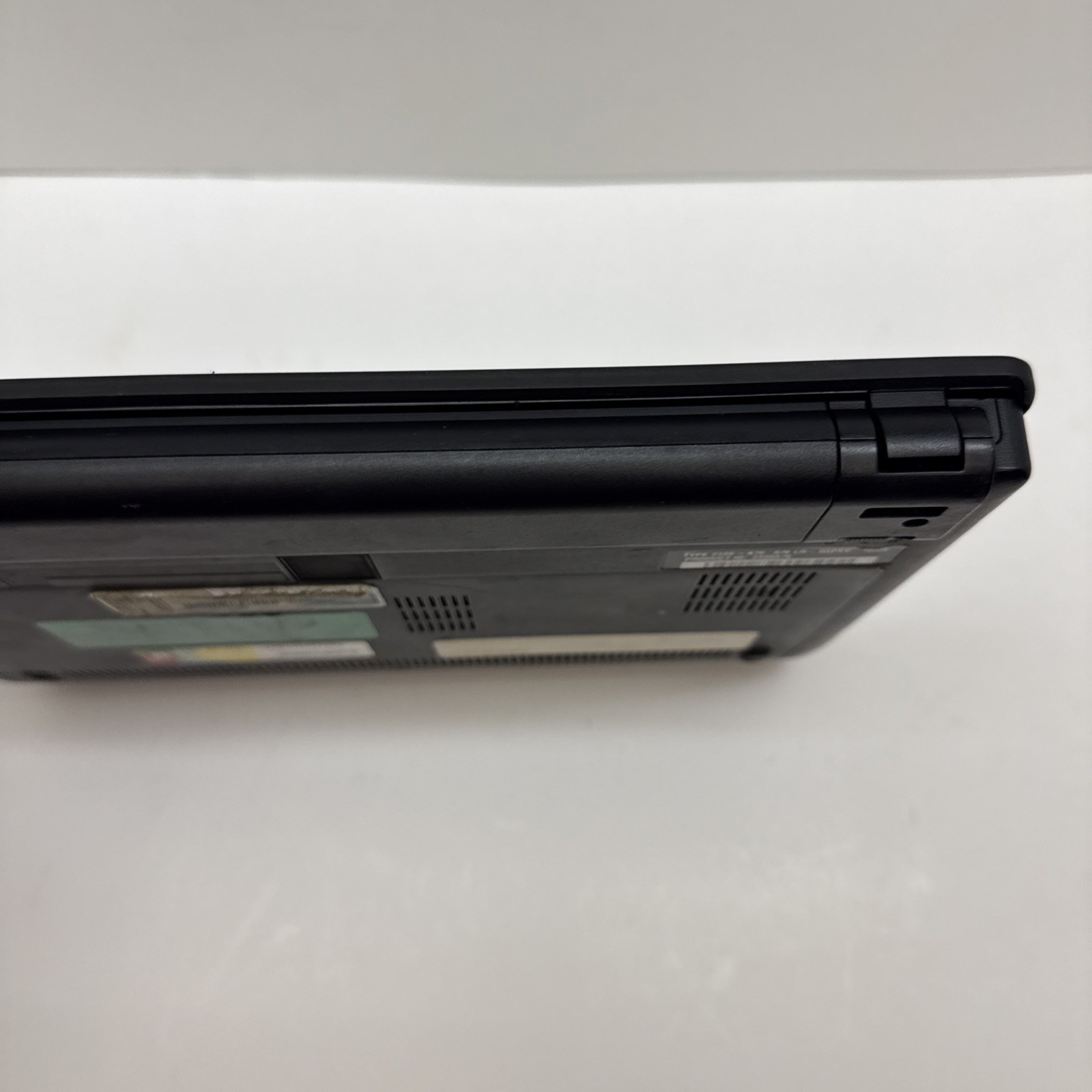LENOVO THINKPAD x130e AMD 4GB RAM – Bad Screen Backlight – Powers On – As Is –