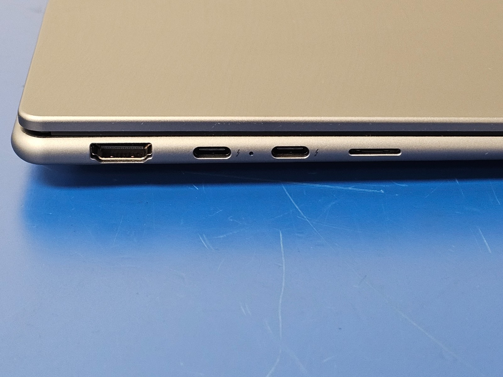 Lenovo Slim 7 14ILL10, Intel Core Ultra 7 258V, 2.20 GHz, 32 GB RAM, 1 TB NVMe