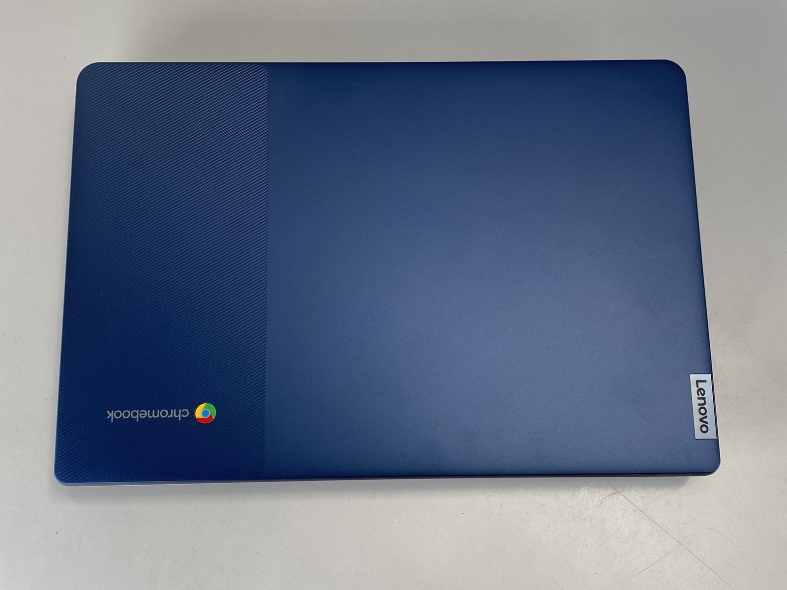 Lenovo Laptop IP Slim 3 Chrome 14M868 14″ MediaTek Kompanio 520 64GB- Abyss Blue