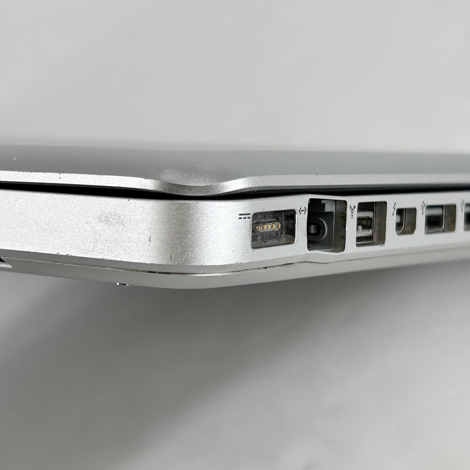 MacBook Pro 13 Mid 2012 Silver 2.5 GHz i5-3210M 4GB RAM 500GB HDD