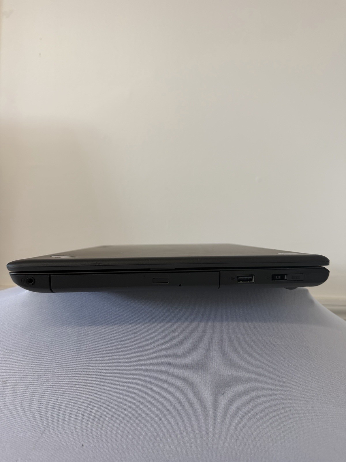 Lenovo Thinkpad E550 Laptop – Good Screen – Intel i5-5200U – RAM 8 GB- Read Des