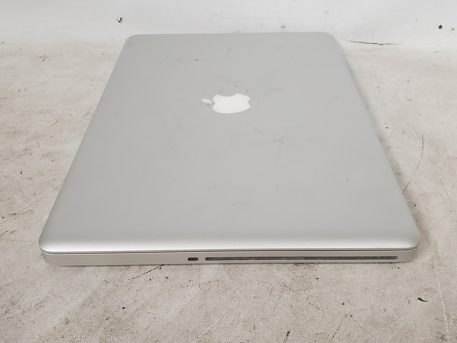 Apple A1286 15″ MacBook Pro Laptop Computer Silver No HDD