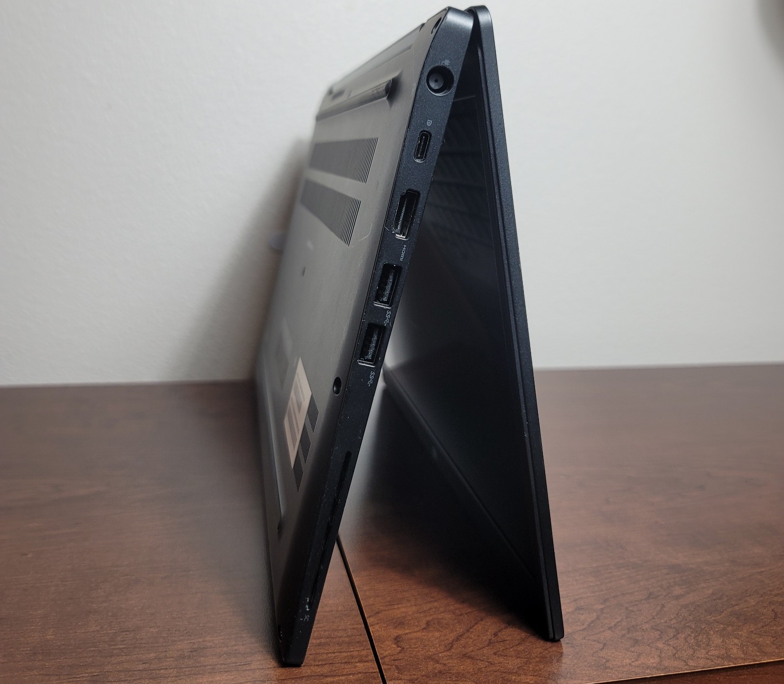 DELL LATITUDE 7480 i5 14″ Windows 11 Pro i5 16GB RAM 256GB PCIe LTE/4G Charger