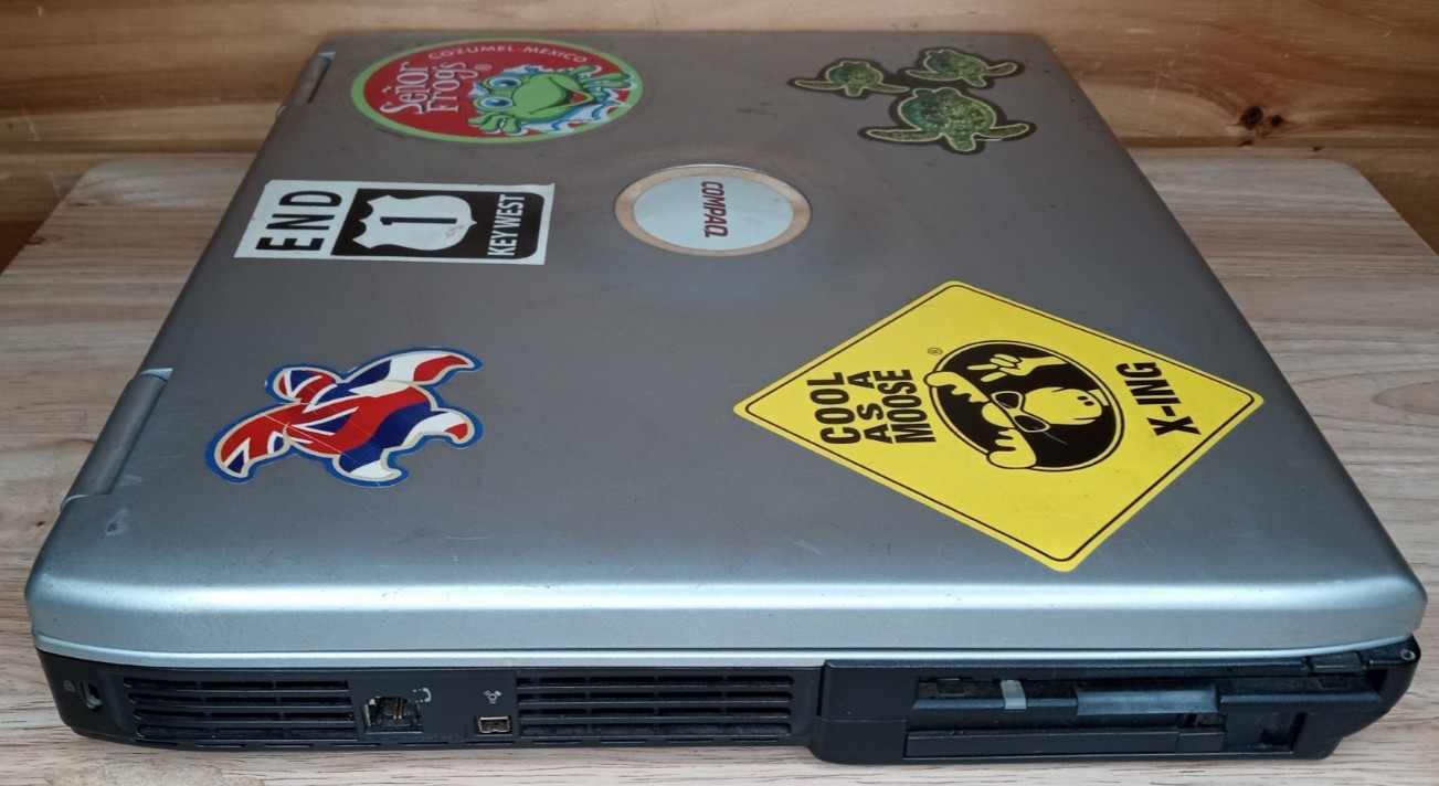 Vintage Compaq Presario 2500 Pentium 4 Laptop 512MB RAM 60GB For Parts