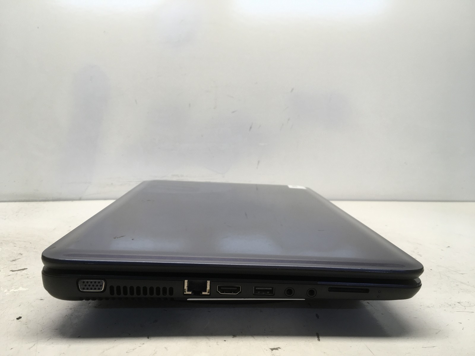 HP 2000-2B19WM AMD E-300 1300MHz 4 GB NO HDD No Batt