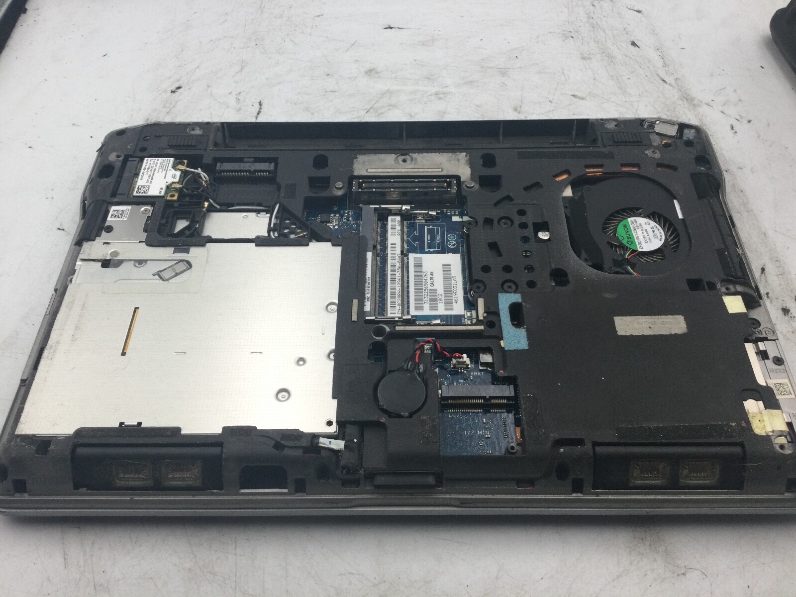 DELL LATITUDE E6330 – FOR PARTS – INTEL CORE I5 – NO LCD – READ DESCRIPTION – BB