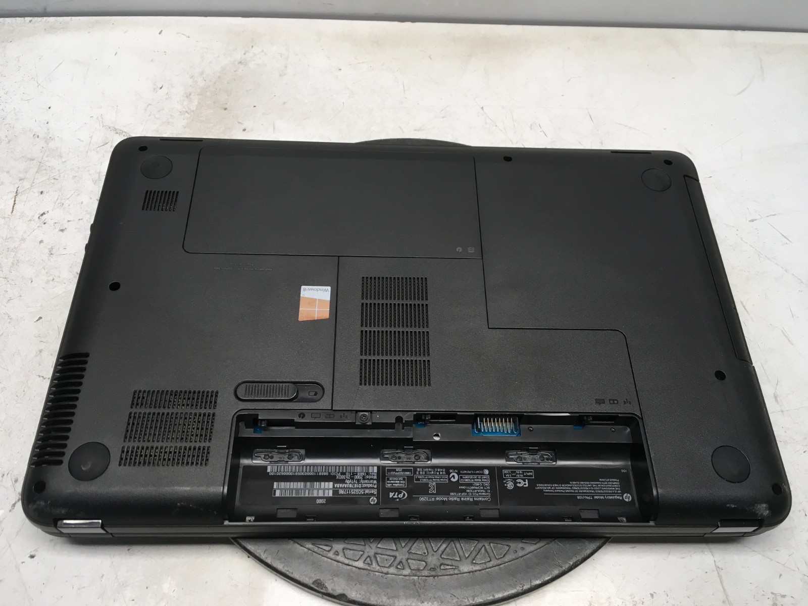HP 2000-2B30DX AMD E-300 1300MHz 4 GB NO HDD