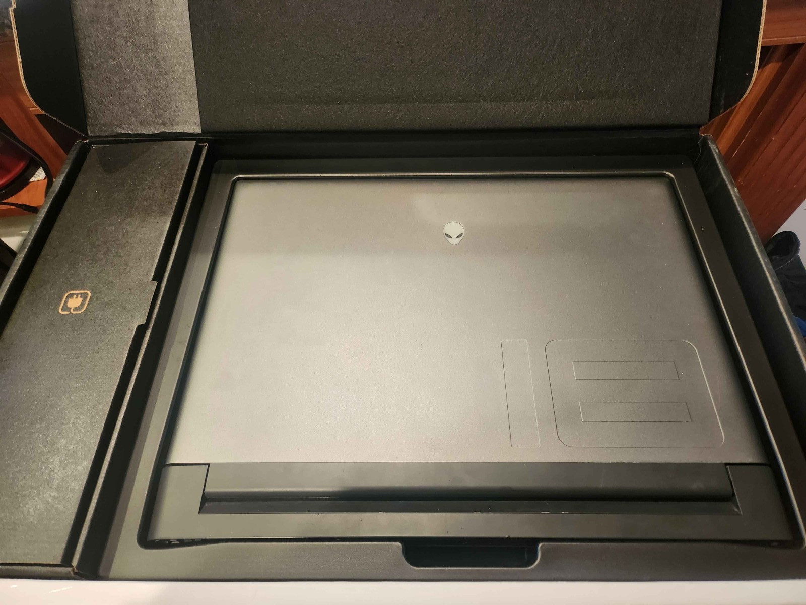 Alienware M18 R2 i9 14900HX RTX 4090 64GB RAM NO SSD BAD MOTHERBOARD For Parts