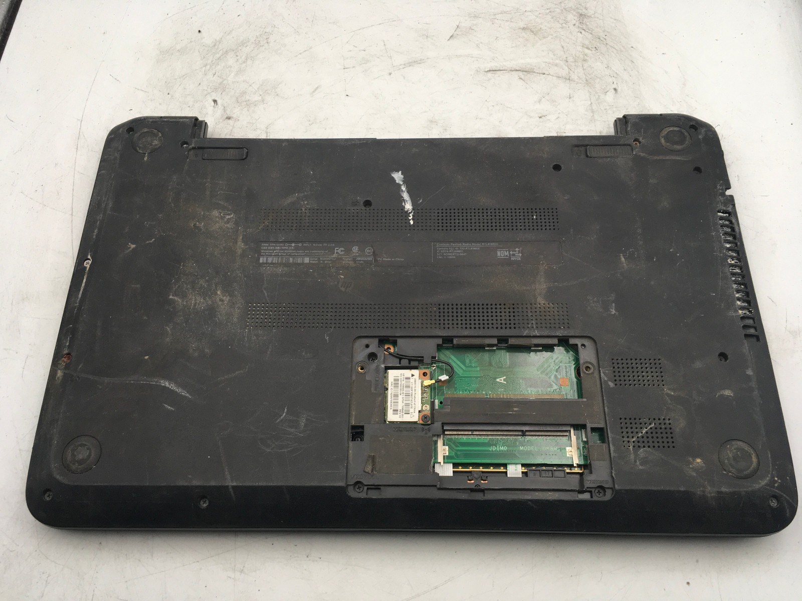 HP 15 F011NR – FOR PARTS – AMD E2 QUAD CORE – NO RAM/DAMAGED RAM SLOTS -READ- BB
