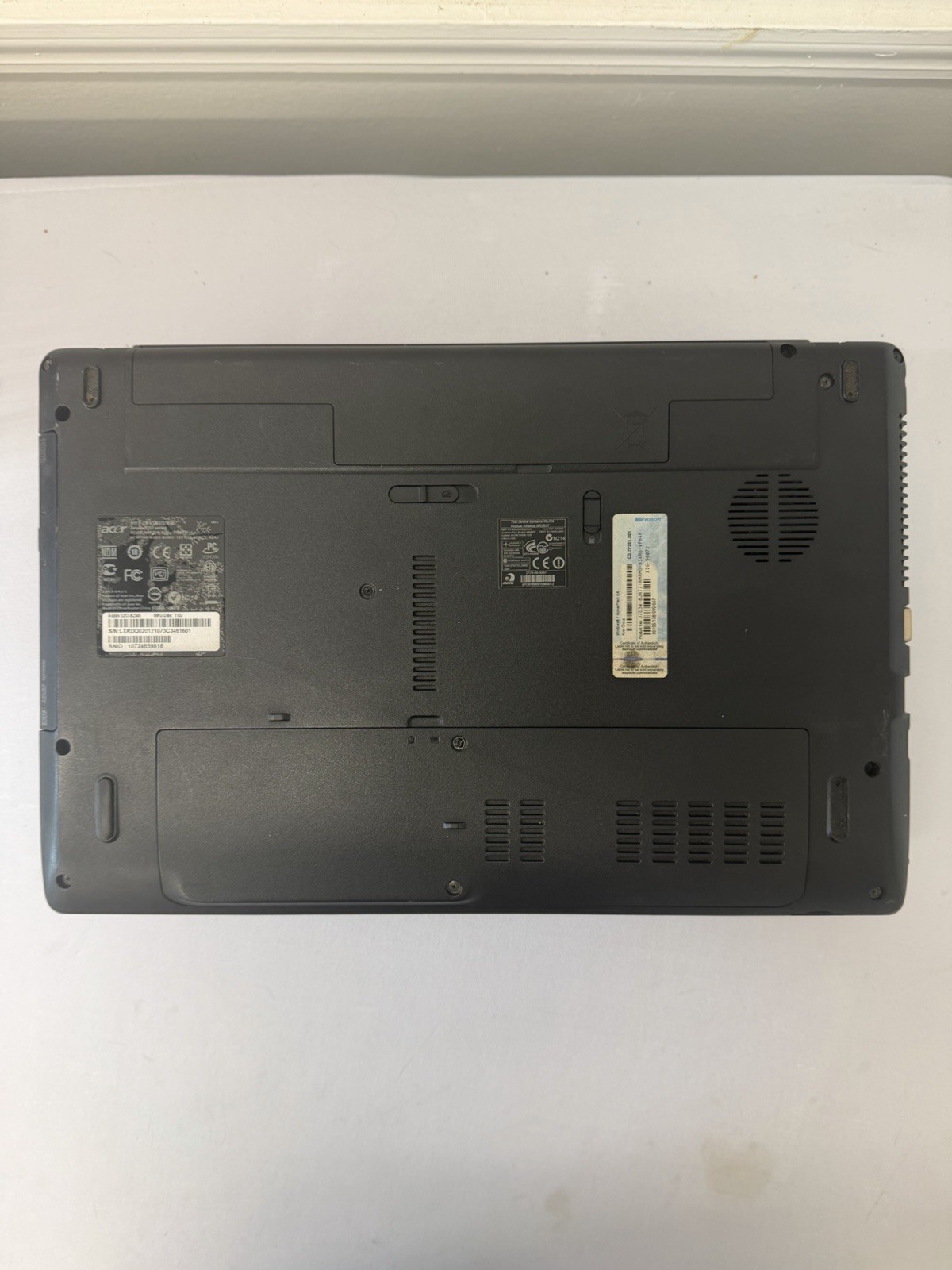 Acer Aspire 5253 Laptop – Good Screen – AMD C-50 – Read Des