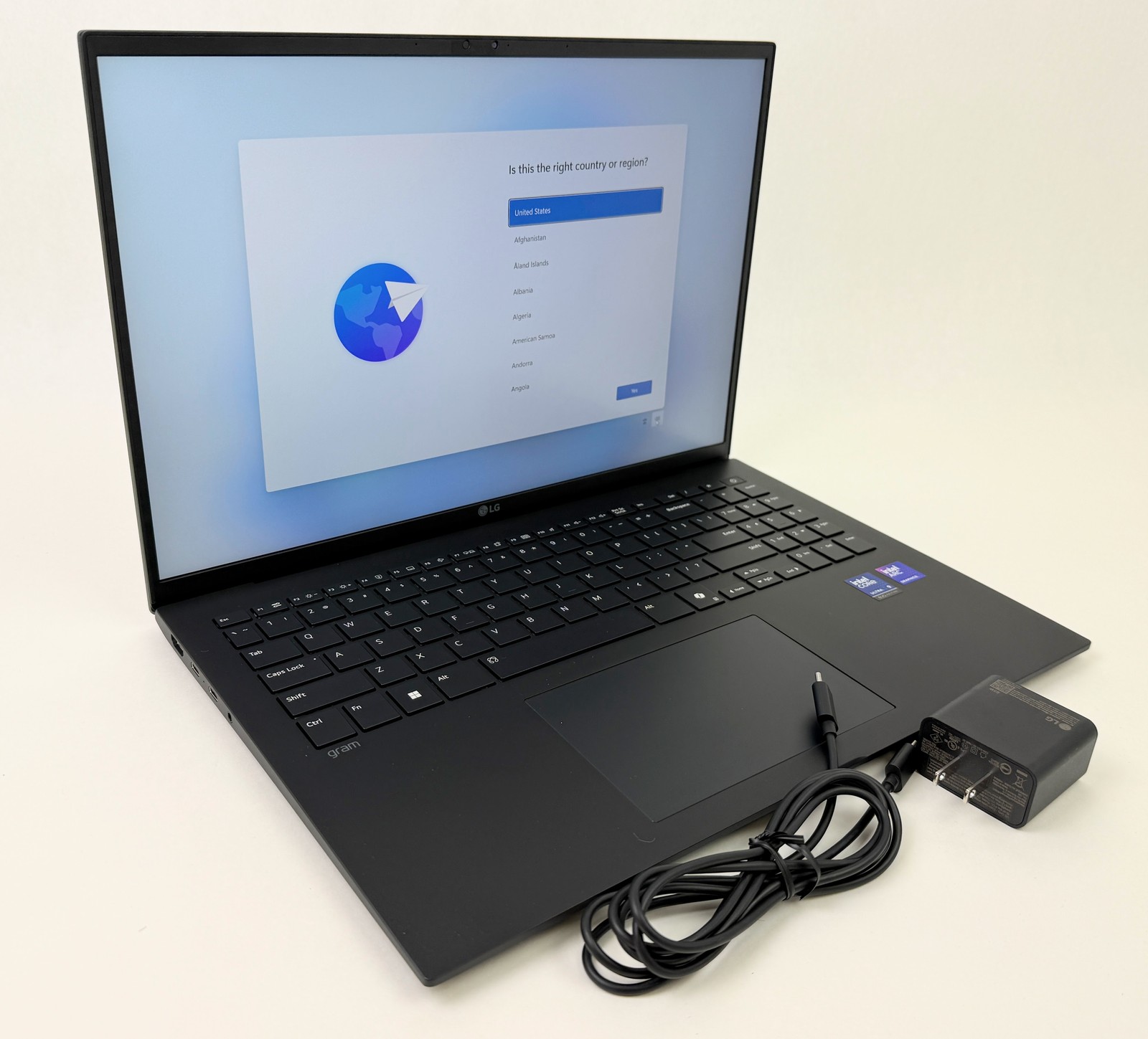 LG Gram 16Z90TL 16″ Touch Ultra 9 288V 32GB 2TB SSD W11H Thin Lightweight Laptop