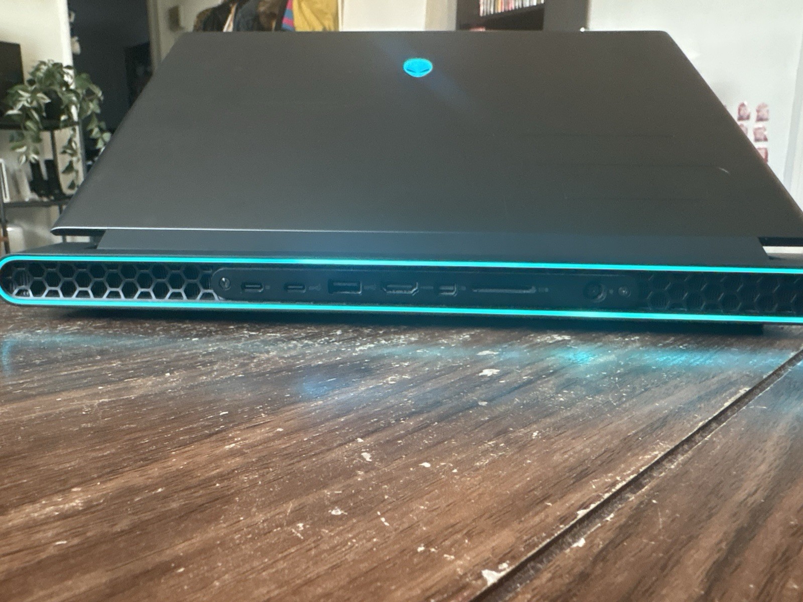 Alienware m16 Ryzen 9 7845HX RTX 4070 16GB RAM 1TB SSD