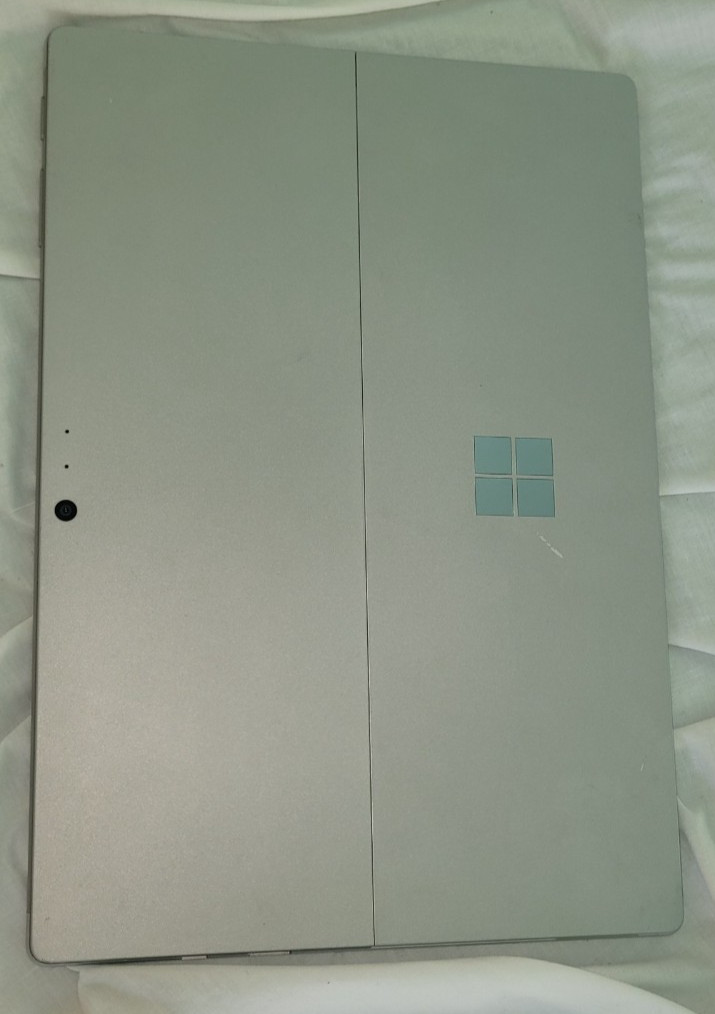 Microsoft Surface Pro 5 128gb (cracked screen on the side), 100% working