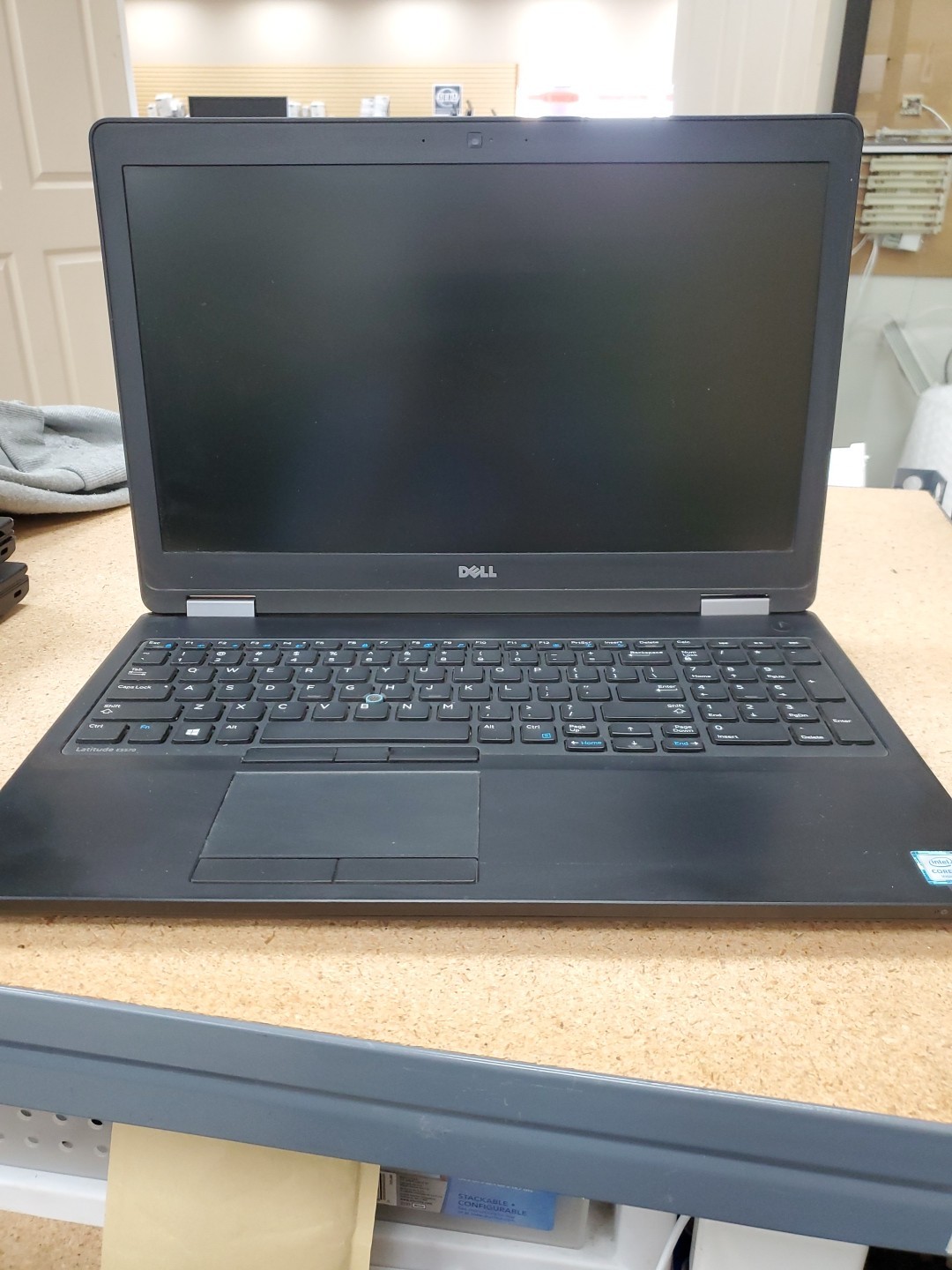 Dell Latitude E5570 15.6″ (256g SSD, Intel Core i5 6th Gen., 8GB) 041326-1