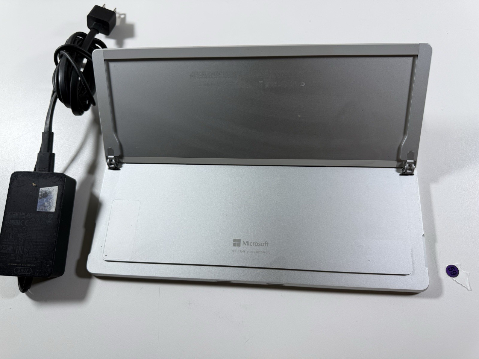 Microsoft Surface Pro 8 (1982) i5-1145G7 – 16GB RAM – 256GB 120Hz – Win 11 Pro