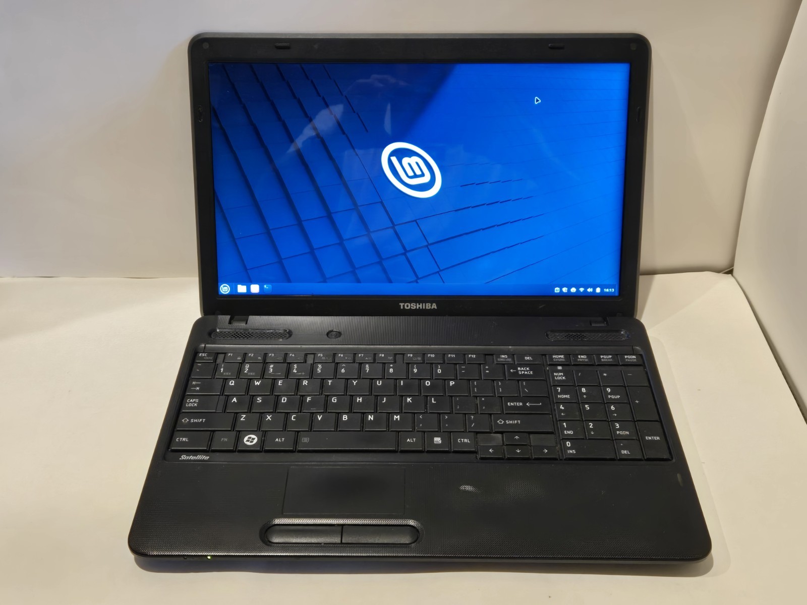 Toshiba Satellite C655-S5049 15.6″ Celeron 4GBRam 500GB Linux Mint Actual Photos